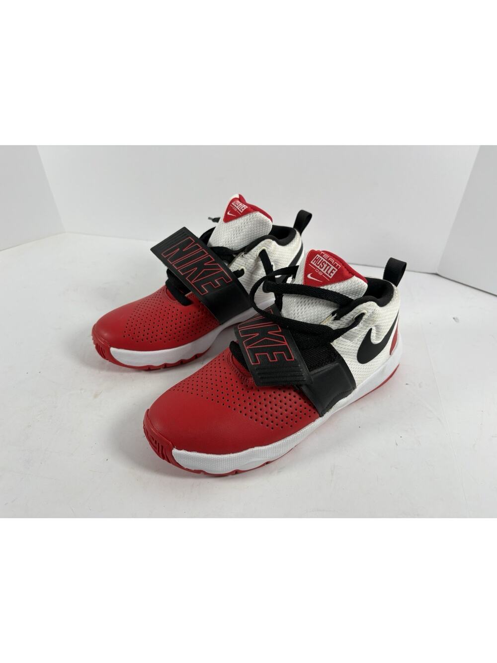 Nike Team Hustle D8 Basketball Shoes Red White Black Youth Size 7Y 881941-600